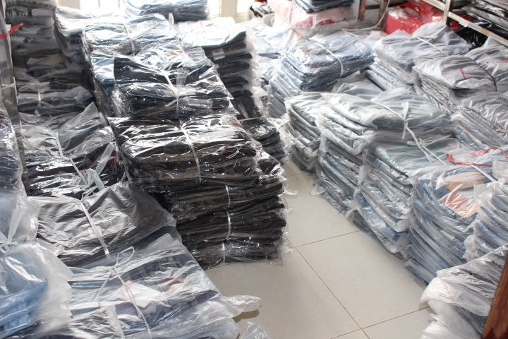 Thu giữ 5 tấn quần áo tại shop Mai Hường, trừ hàng Việt Nam: Điều tra